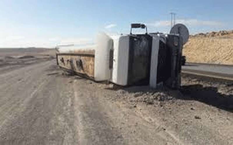 إصابة سائق بحادث تدهور صهريج على