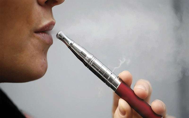 الجمارك تضبط كمية من السجائر الإلكترونية