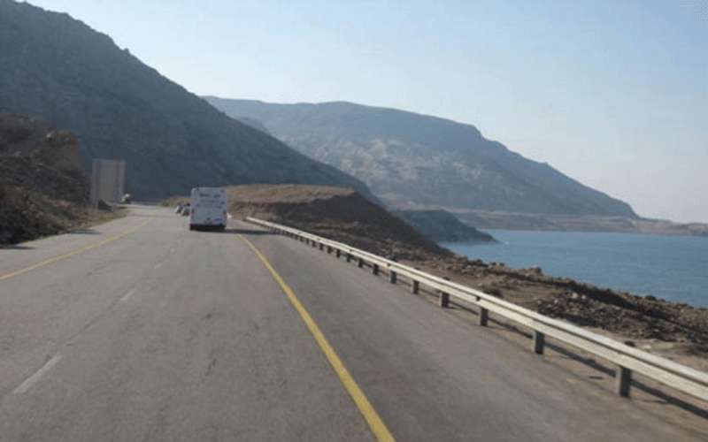 الأشغال: إغلاق طريق البحر الميت العقبة