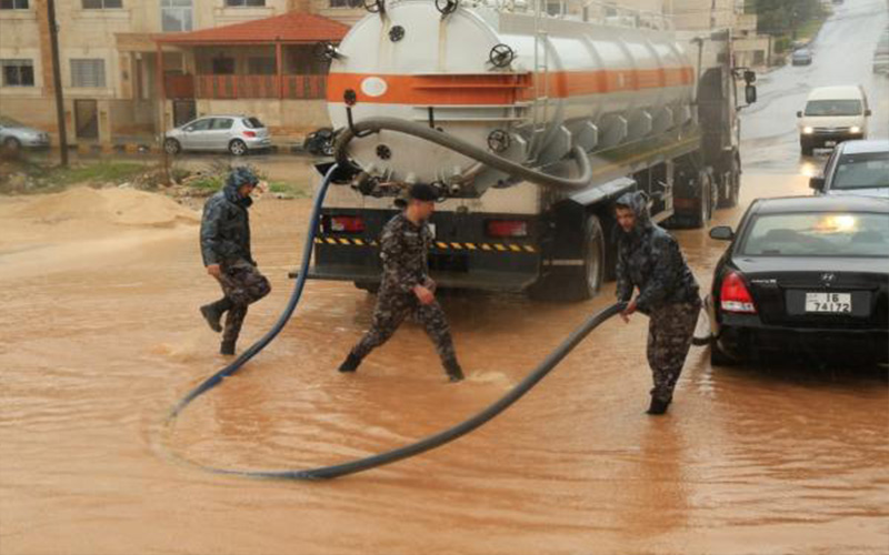 الدرك ينقذ سيدة وابنتها في البنيات