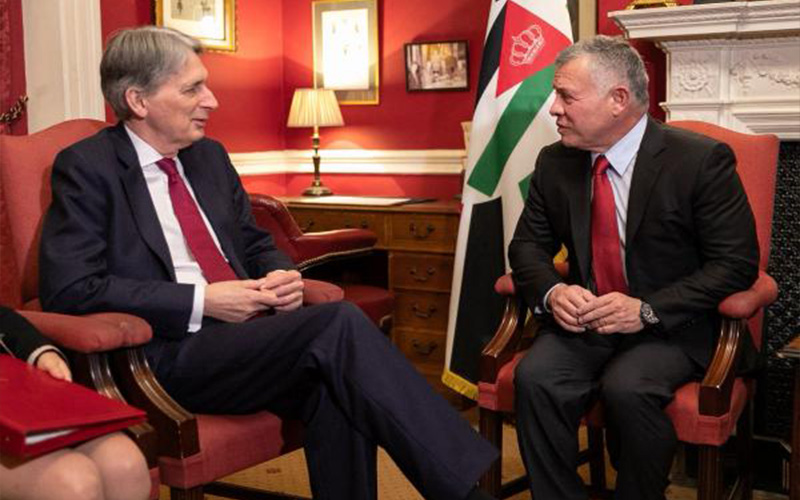 الملك يلتقي وزير المالية البريطاني