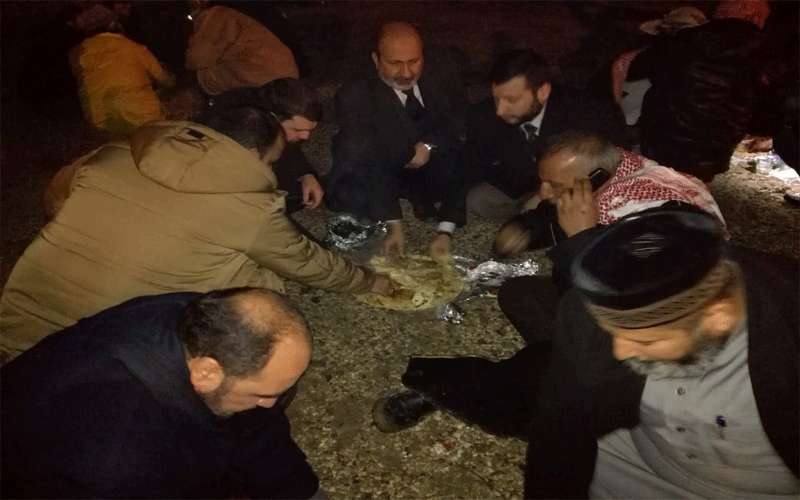 حزب جبهة العمل الإسلامي يولم للمعتصمين