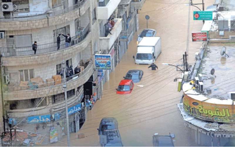 الدفاع المدني يدعو للابتعاد عن السيول