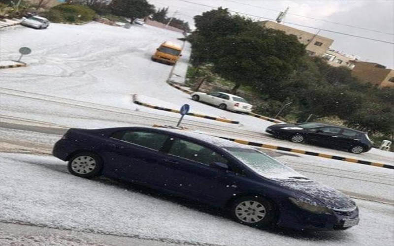 تراكم للبرد وارتفاع منسوب المياه في