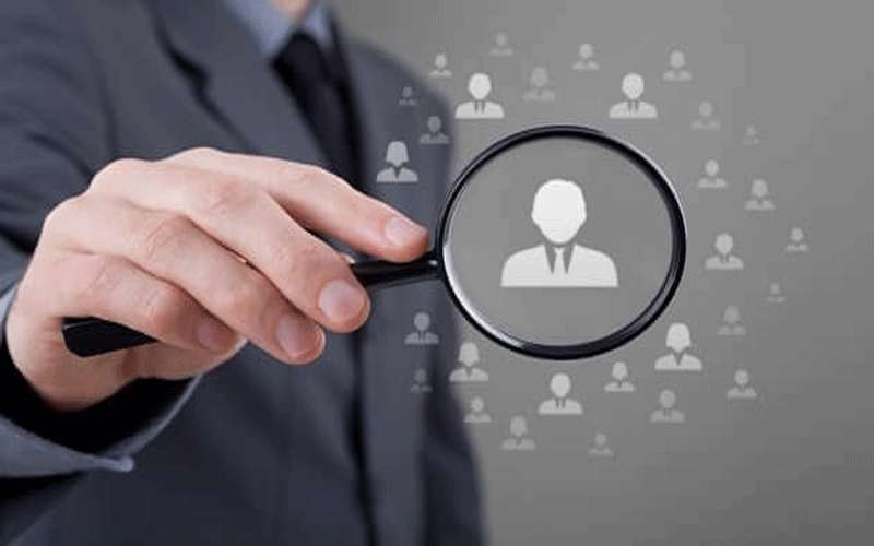 100 ألف موظف حكومي فائض عن
