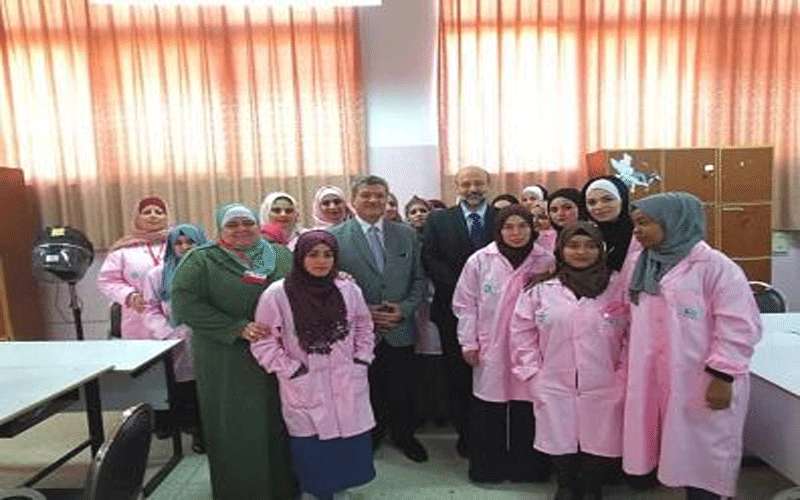 الرزاز يزور مركز تدريب مهني للإناث