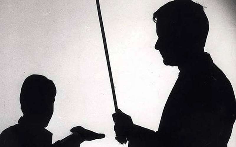 حظر على المعلمين حمل العصا لمعاقبة