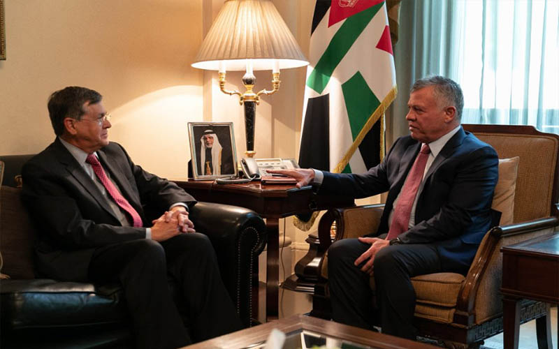 الملك يستقبل ديفيد ساترفيلد