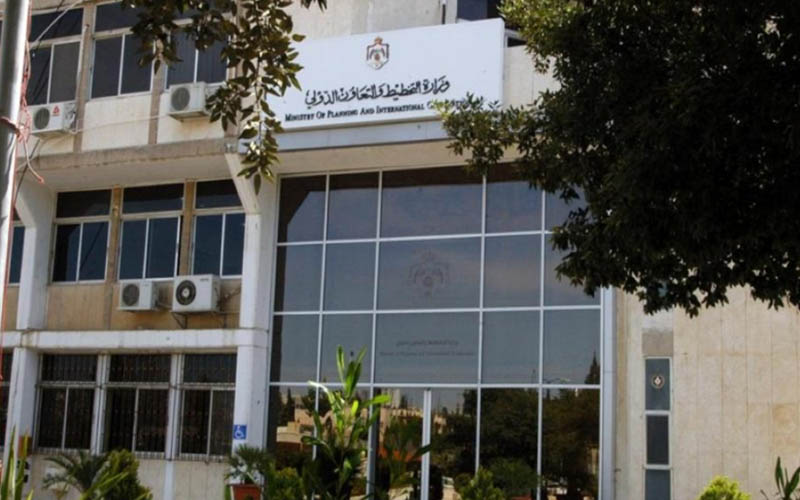 التخطيط تكشف تلاعبا برواتب الموظفين وإحالة