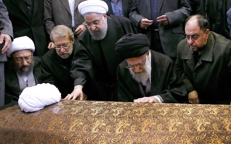 نزاع العمائم.. أزمة سياسية في طهران..