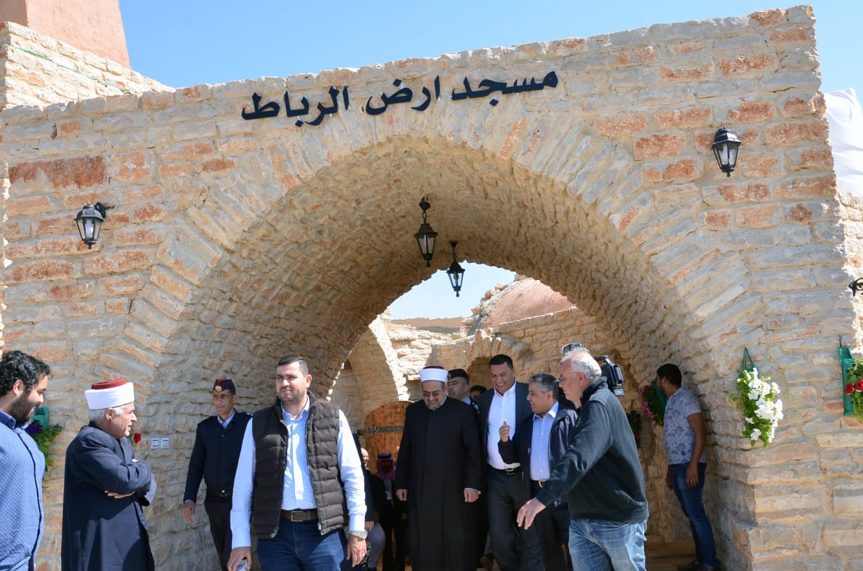 ابو البصل يفتتح مسجد أرض الرباط