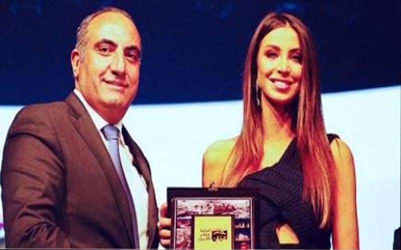 الشواربة يقدم اعتذاره عن الصور مع