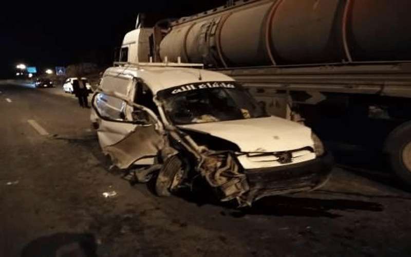 صهريج يصيب 3 أشخاص بالزرقاء