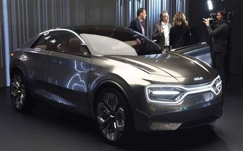 كيا تقدم سيارة كهربائية بتقنية الشحن