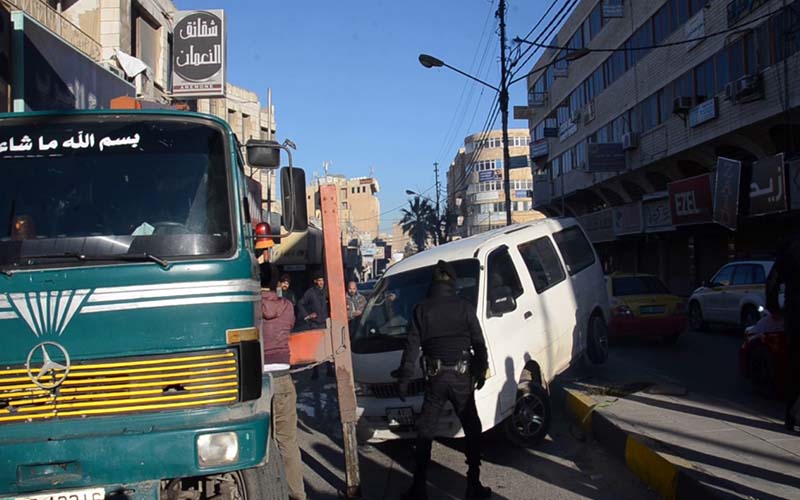 8 إصابات بحادث تصادم مركبتين في