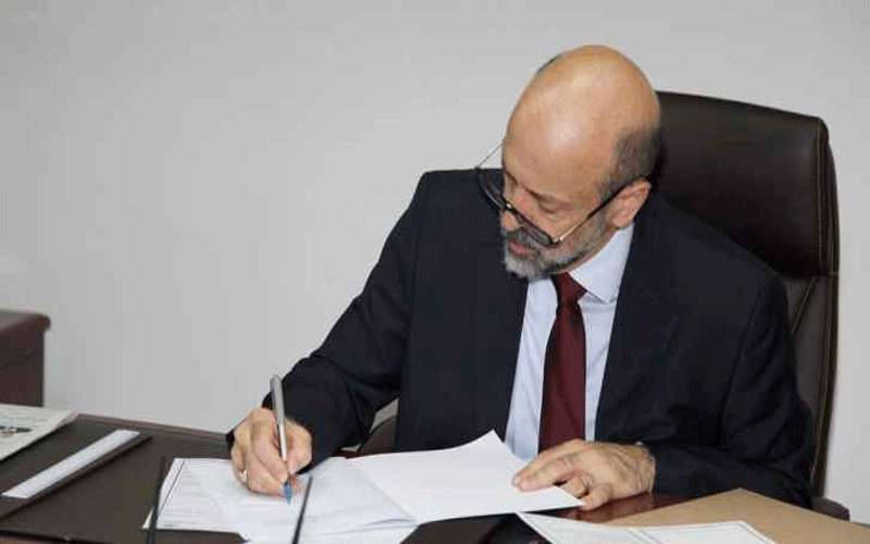 الرزاز يعمم بالتقيد التام بشروط وضوابط