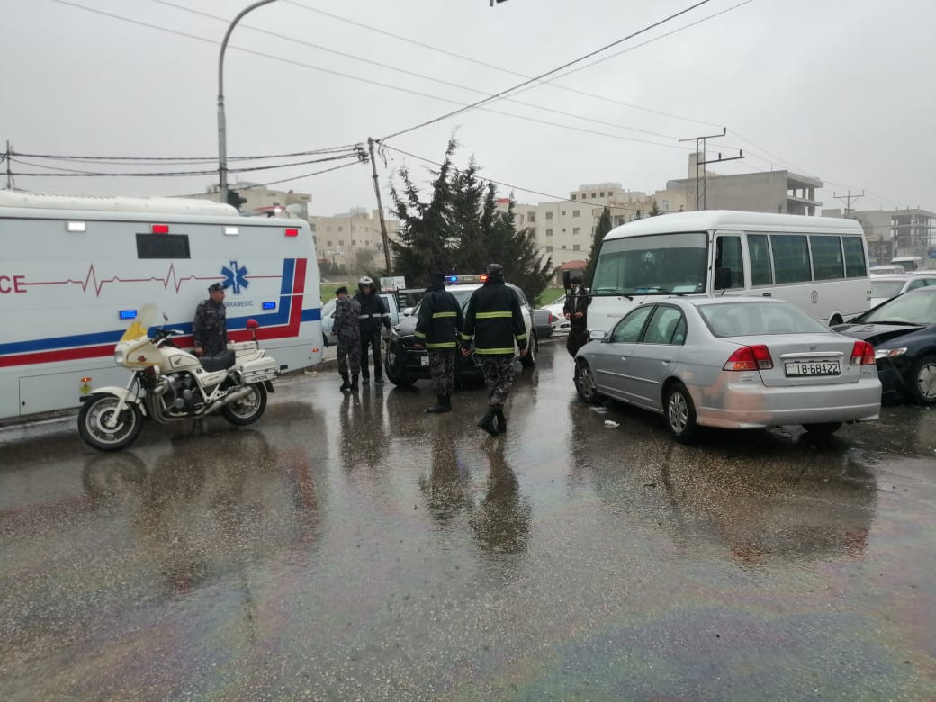 بالصور .. إصابة 6 أشخاص جراء