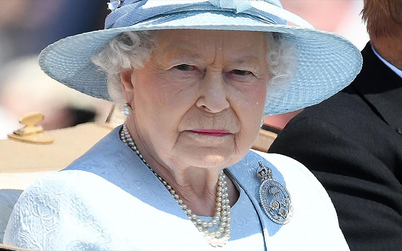 ملكة بريطانيا حزينة لما حدث في