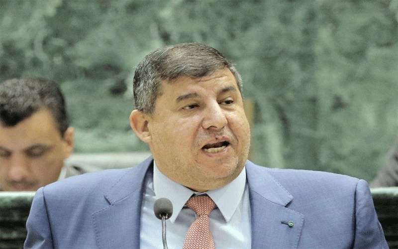 السعود يطالب من النواب عدم الطوبزة