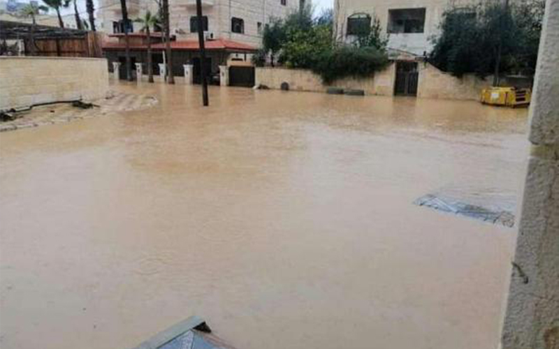 مياه الأمطار تدهم مستشفى النديم