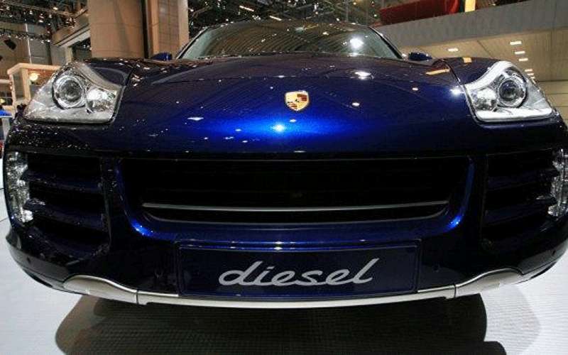 غرق 2000 سيارة فاخرة بالمحيط الأطلسي