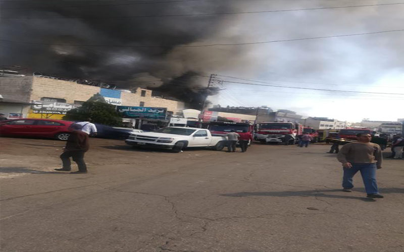 حريق 3 محلات قطع سيارات في