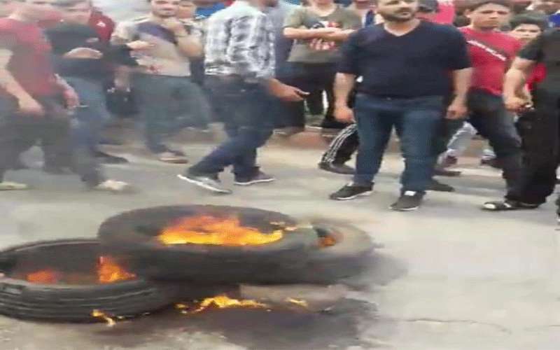 البحارة ينفذون احتجاجا امام متصرفية الرمثا