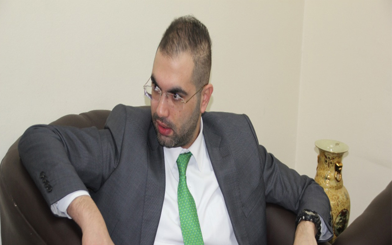 زيادين يعترض على ’سناسيل‘ زميله الجراح