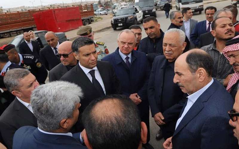 العيسوي وفريق وزاري يزورون الزرقاء بتوجيهات