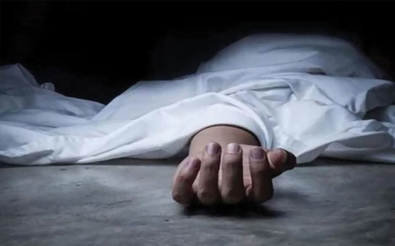 العثور على جثة ثمانيني بساحة منزله