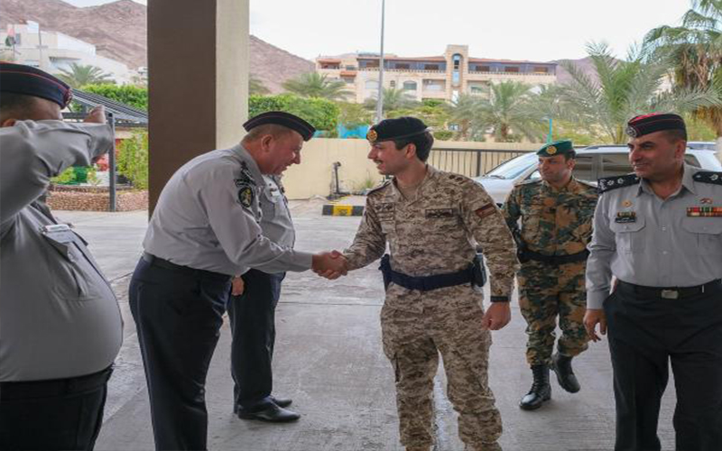 ولي العهد يزور دفاع مدني العقبة