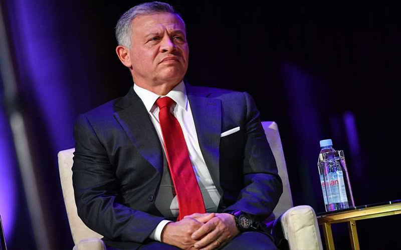 الملك يؤكد ضرورة تكثيف الجهود الدولية