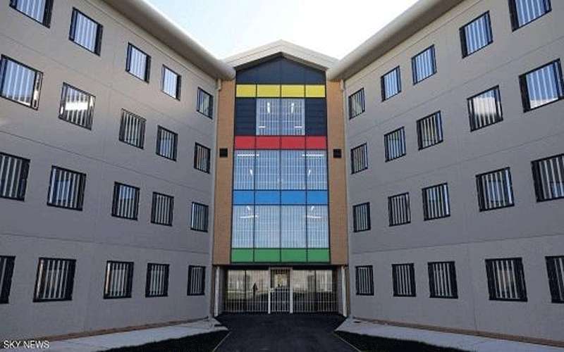 مفاتيح الزنازين بأيدي المساجين في إنجلترا