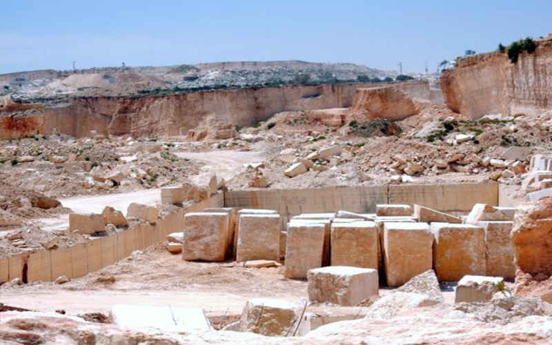 الشحاحدة: 80% من اراضي المقالع والمرامل