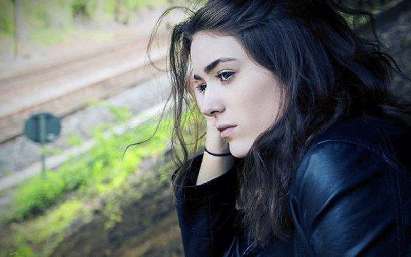 ما أسباب تزايد العنوسة بالوطن العربي؟