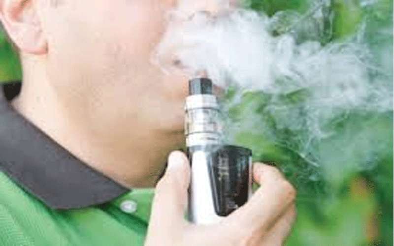 الصحة تحذر: السجائر الإلكترونية تغزو مدارس