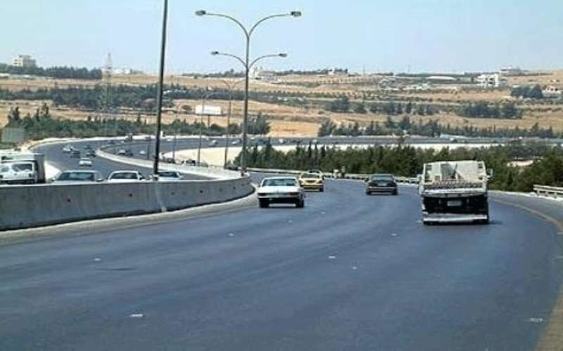 4 إصابات بتصادم على طريق المطار