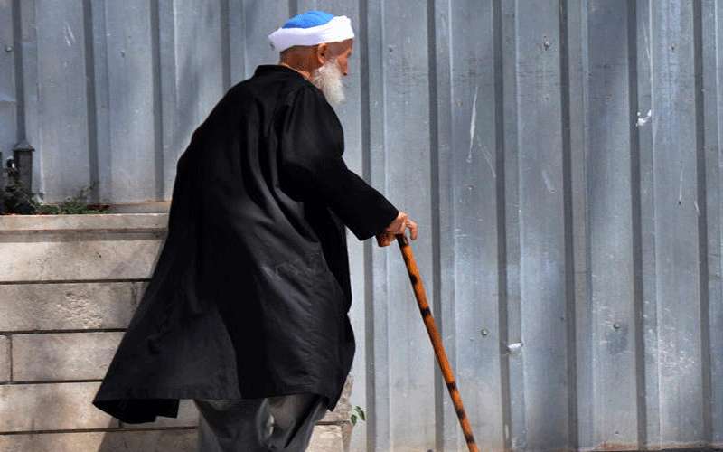 من الضمان لبالغي الشيخوخة