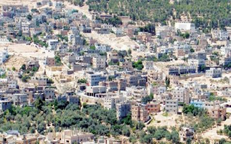 الحجز على أموال وممتلكات (700) أسرة