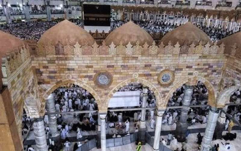 السعودية تنفي منع الأذان عبر مكبرات