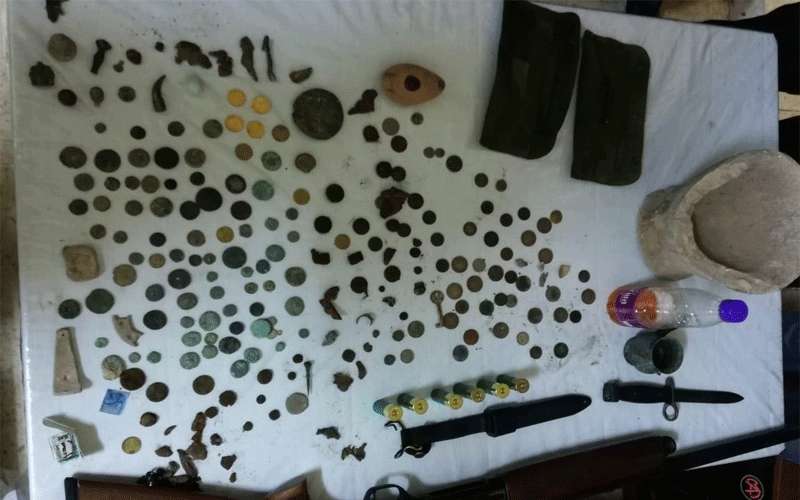 القبض على شخص بحوزته مجموعة كبيرة