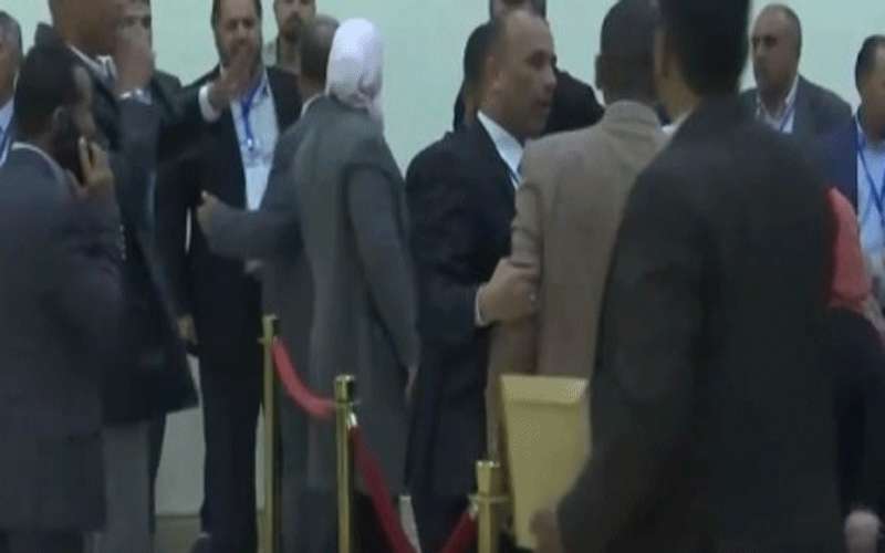 مشادات كلامية توقف انتخابات مجلس نقابة