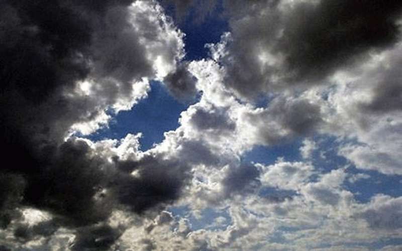 استمرار الأجواء الباردة وفرص هطول زخات