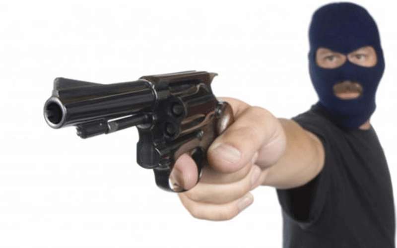 اطلاق نار على مركبتين بالفحيص