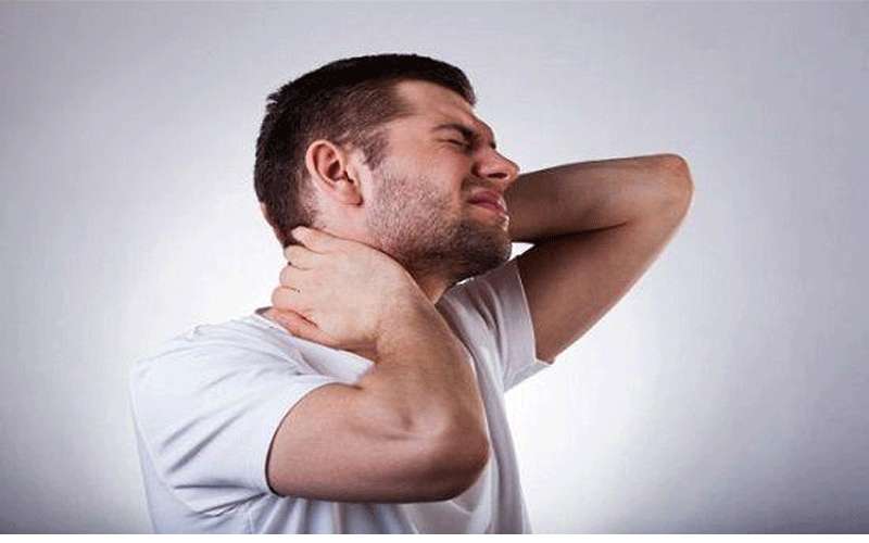 لهذا السبب امتنع عن طقطقة الرقبة