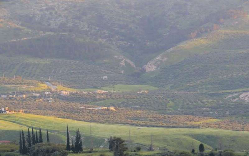 ارتفاع على درجات الحرارة وطقس ربيعي