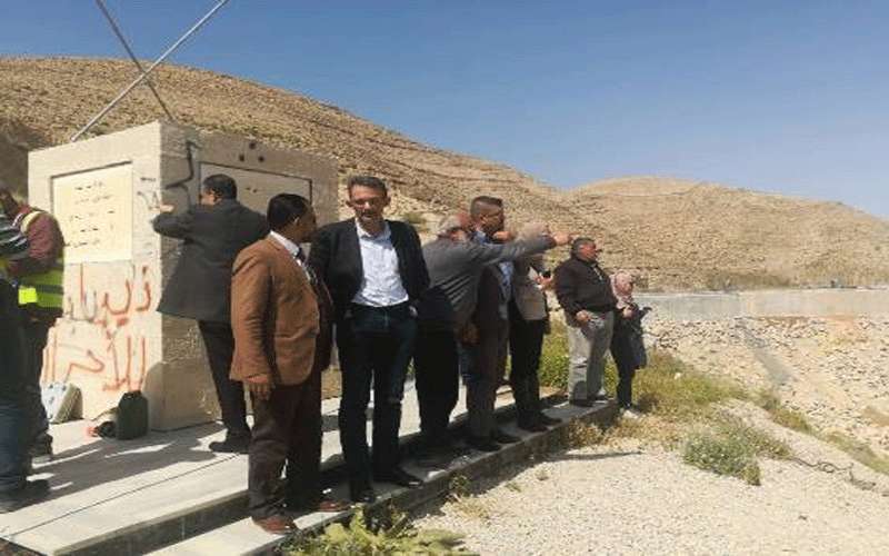 فريق من التعويضات يتفقد سير العمل