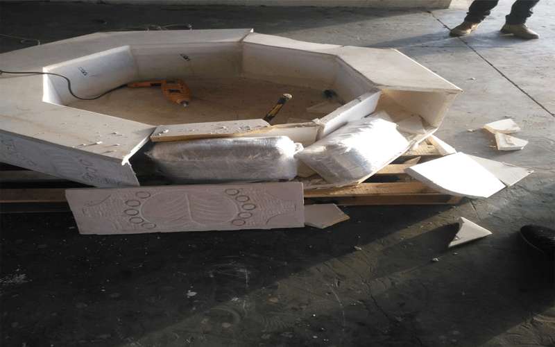 احباط محاولة تهريب مخدرات داخل نافورة