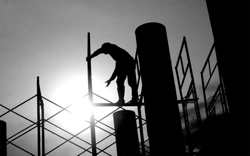 وفاة وافد مصري سقط عن بناية