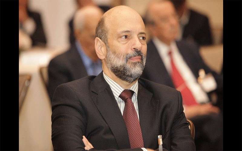 الحكومة تتعهد بشأن المحروقات والأسعار في